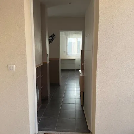 F2 - Dernier Etage Avec Terrasse Vue *