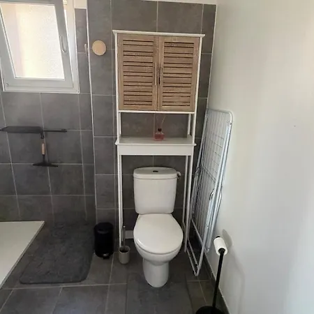 F2 - Dernier Etage Avec Terrasse Vue *